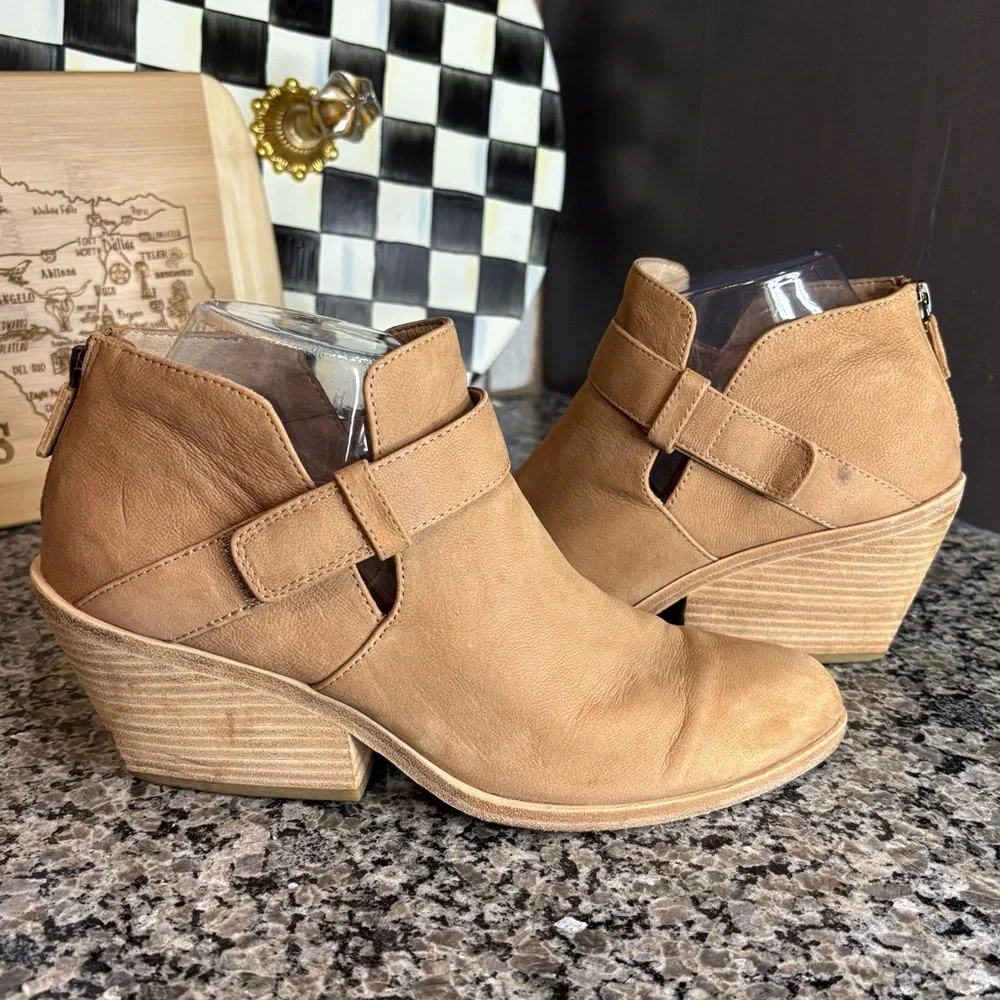 Eileen Fisher Ives Tan Tumbled Nubuck Stacked Heel Booties Size 8
